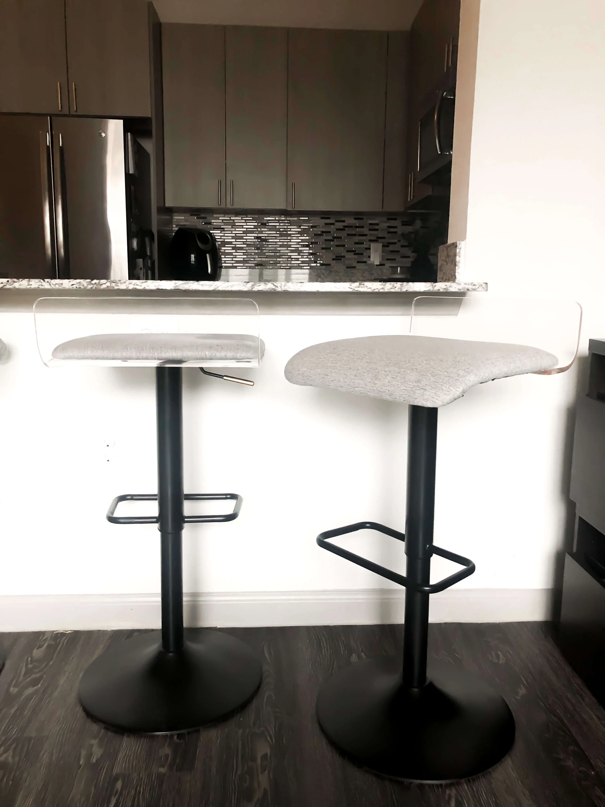 Reupholstering bar 2024 stools with backs